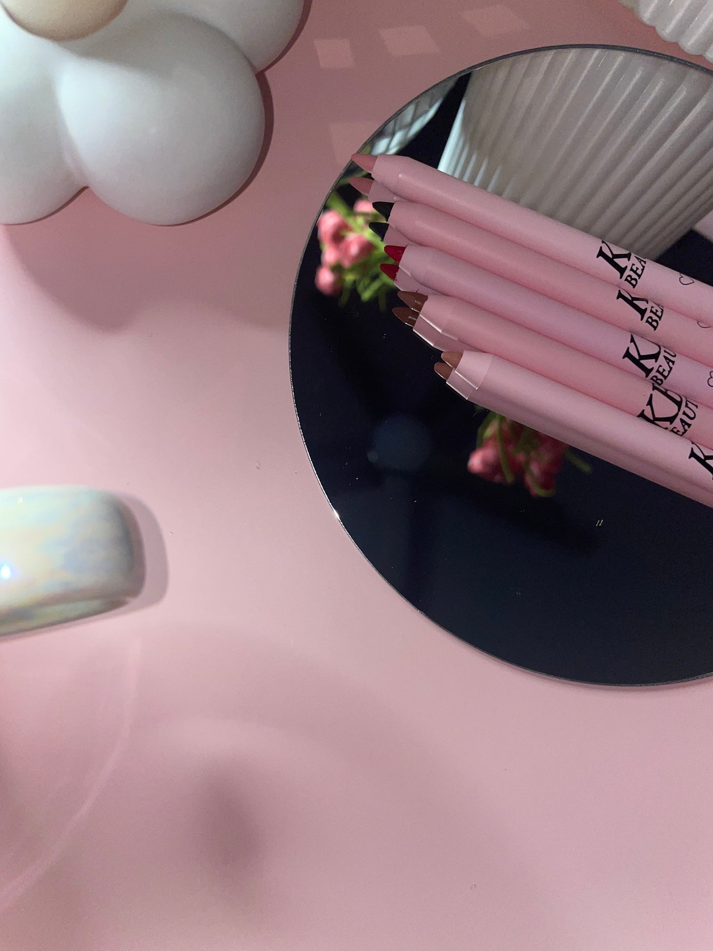 #24 lip liner